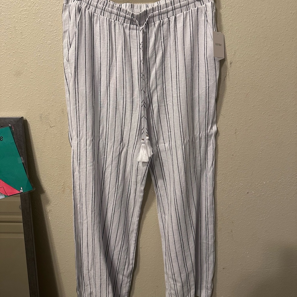 Ellen Tracy White and Gray Striped Joggers